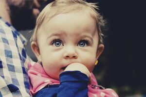 Baby girl. Pixabay