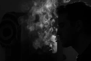 Although smoking can provide an immediate feeling of calm and relaxation, the habit has serious long-term consequences - also in the brain. New figures from Aarhus University suggest that smoking significantly increases the risk of severe mental disorders.