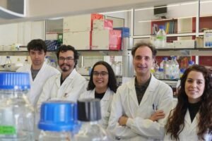 The research team from the INc-UAB that conducted the study. From left to right: Ángel Deprada, Arnaldo Parra-Damas, Paula Sotillo, Carles Saura y Maria Dolores Capilla-López. © UAB