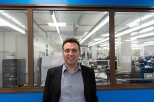 Associate Professor Mario Lanza and his team demonstrated a groundbreaking silicon transistor that mimics neural and synaptic behaviours, marking a significant breakthrough in neuromorphic computing.